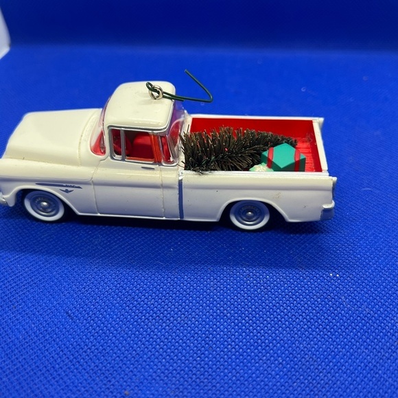 Keepsake Ornament 1956 Chevrolet Cameo - Picture 5 of 7